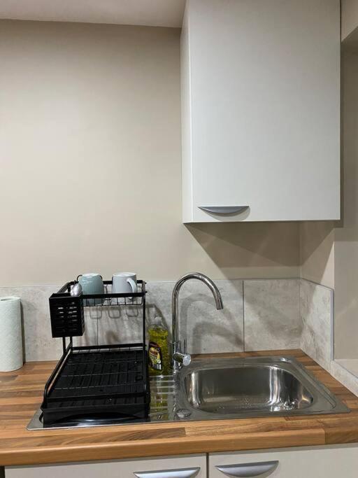 A Spacious Double Bed Studio Stoke-on-Trent Esterno foto